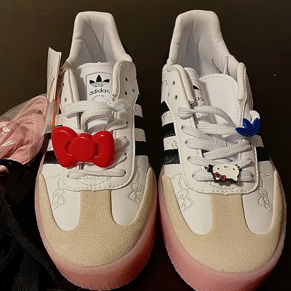 Adidas x Hello Kitty - Picture 2 of 2